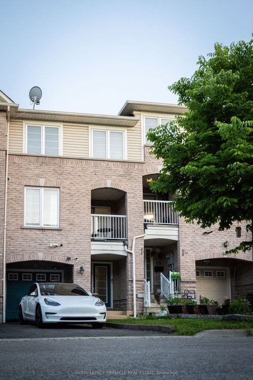 17 Thornharrold St, Ajax, ON, L1S0B5 | Card Image