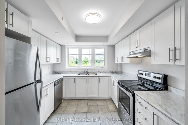 2564 Rosedrop Path, Condo with 4 bedrooms, 3 bathrooms and 1 parking in Oshawa ON | Image 4