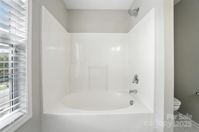 Secondary Bathroom | Image 30