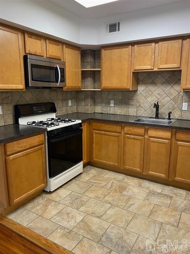 48 Mccoy Ave, Townhouse with 2 bedrooms, 1 bathrooms and null parking in Metuchen NJ | Image 9