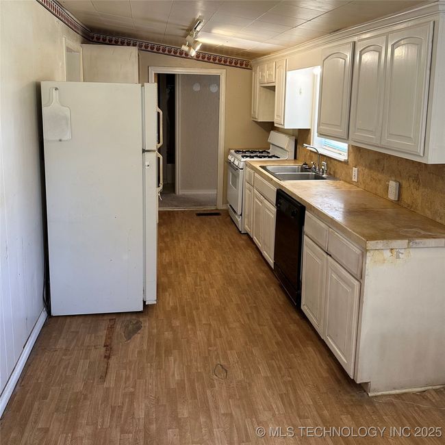 Kitchen | Image 12