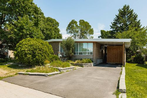 7325 Av Malo, House with 4 bedrooms, 2 bathrooms and null parking in Brossard QC | Card Image