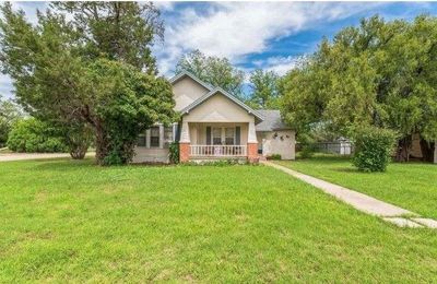 View of front facade with a front yard | Image 1