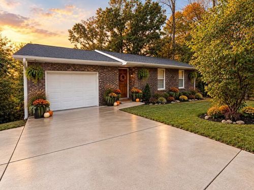 69 Leatherwood Dr, Holiday Island, AR, 72631-4720 | Card Image