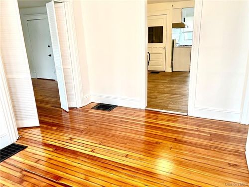1 Dewitt St, Middletown, NY, 10940-3980 | Card Image