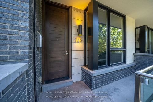 257 Roxton Rd, Toronto, ON, M6G3R1 | Card Image