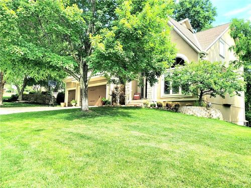 14712 70th St, Shawnee, KS, 66216-3921 | Card Image