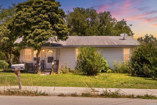 431 W Petaluma Blvd, San Antonio, TX, 78221-2813 | Card Image