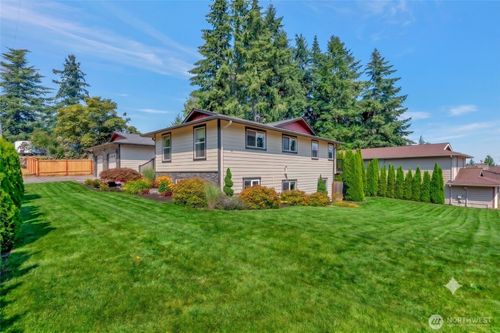 18804 64th Ave Ne, Kenmore, WA, 98028-3335 | Card Image