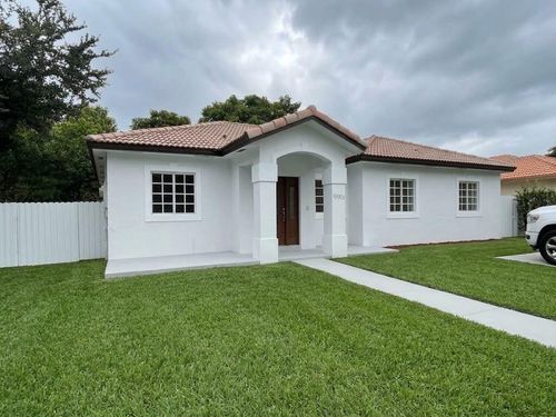 16307 Nw 91st Ave, Miami Lakes, FL, 33018-6313 | Card Image
