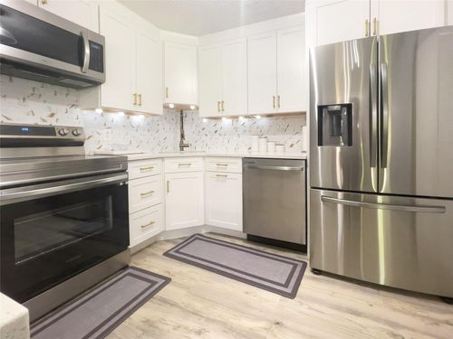 b2-340 Knotty Pine Cir, Greenacres, FL, 33463-9209 | Card Image
