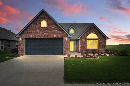 15715 S Broadway St, Glenpool, OK, 74033-5201 | Card Image