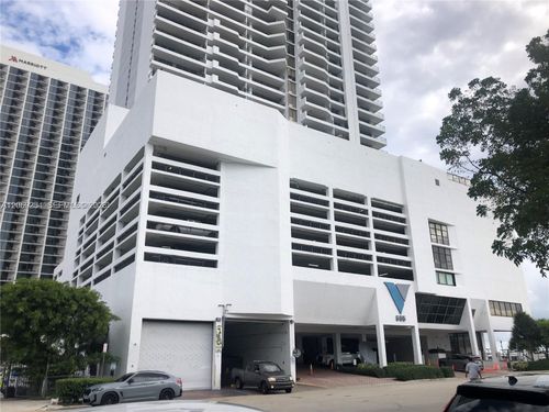20e-555 Ne 15th St, Miami, FL, 33132-1403 | Card Image