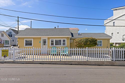 41 Waterview Way, Sea Bright, NJ, 07760-2132 | Card Image