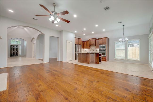2323 Lost Bridge Ln, House other with 4 bedrooms, 3 bathrooms and 2 parking in Pearland TX | Image 13