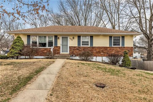 402 Sw 23rd St, Blue Springs, MO, 64015-3415 | Card Image