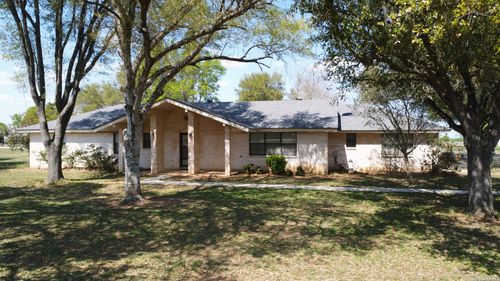 900 N Graytown Rd, Saint Hedwig, TX, 78152-8222 | Card Image