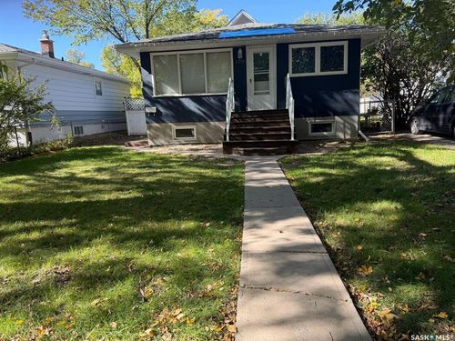 2716 Mcdonald St, Regina, SK, S4N2Z8 | Card Image