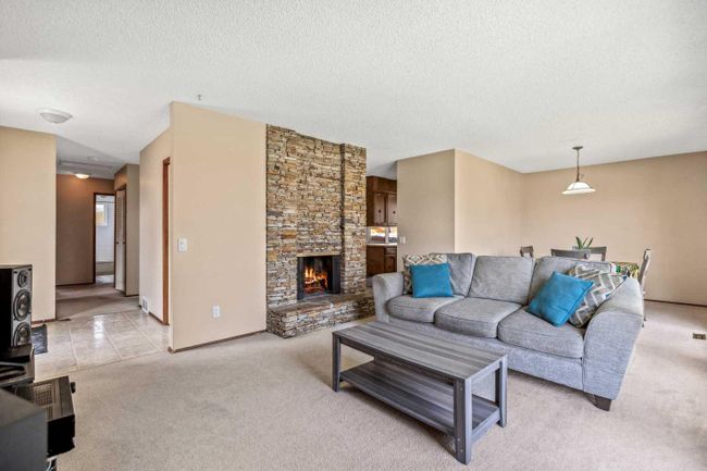 6423 Silver Ridge Drive Nw, Home with 4 bedrooms, 2 bathrooms and 4 parking in Calgary AB | Image 5