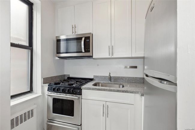 APT-4M - 103-25 68 Th Ave, Home with 1 bedrooms, 1 bathrooms and null parking in Forest Hills NY | Image 10