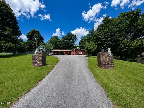 411 Lorie Valley Dr, Pennington Gap, VA, 24277-8103 | Card Image