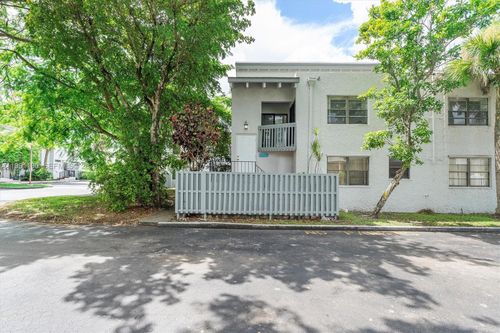 b7-10542 Nw 7th Ter, Miami, FL, 33172-3135 | Card Image