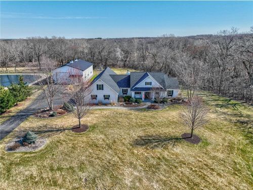 877 Yellowstone Trl, HUDSON, WI, 54016-7609 | Card Image