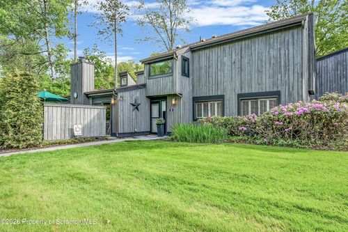 8 Oakford Gln, Waverly Twp, PA, 18411-9225 | Card Image
