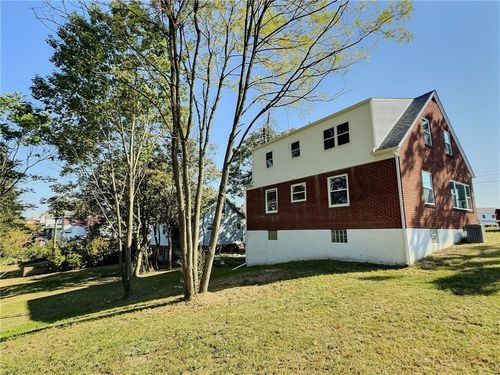 15 Braddock Road Ave, Mount Pleasant, PA, 15666-1446 | Card Image