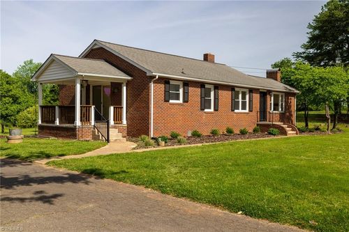 310 Sedge Garden Rd, Kernersville, NC, 27284-8147 | Card Image