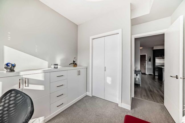 1218 - 95 Burma Star Rd Sw, Condo with 2 bedrooms, 1 bathrooms and 1 parking in Calgary AB | Image 18