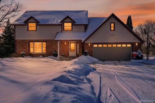 5177 Elizabeth Ln, Almont, MI, 48003-8733 | Card Image