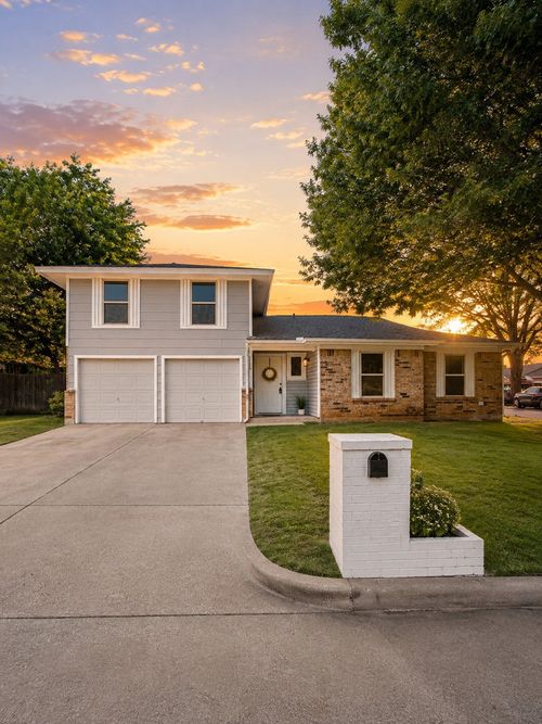 1233 Nicole Way, Burleson, TX, 76028-6912 | Card Image
