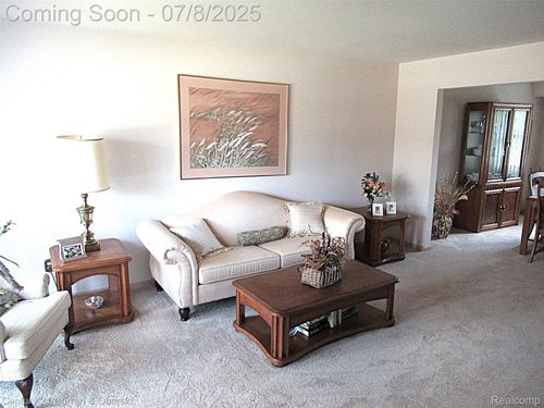 37137 Muirfield Dr, Livonia, MI, 48152-4019 | Card Image