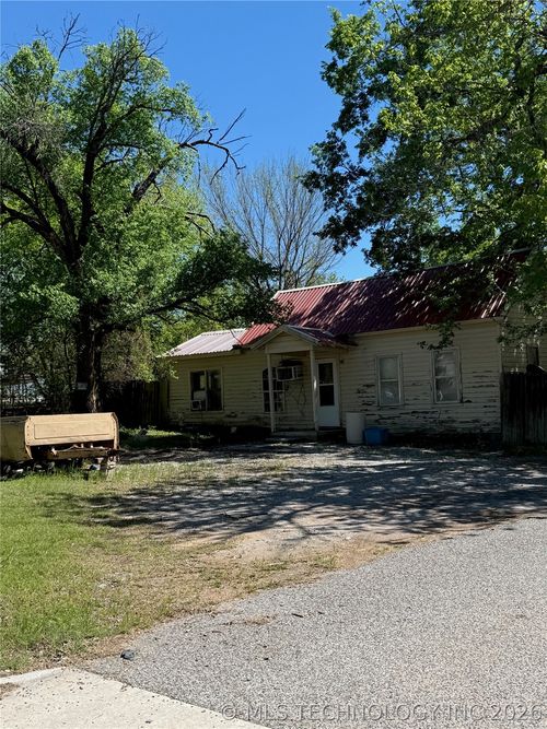 1411 W Broadway Ave, Sulphur, OK, 73086-4215 | Card Image