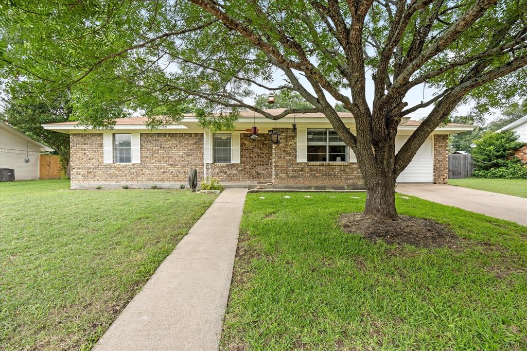 Avenue V , Clifton, TX 76634