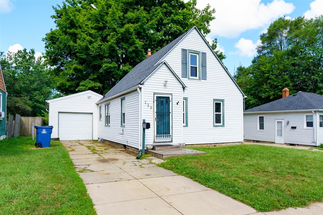 Pleasant Ave, Battle Creek, MI 49015