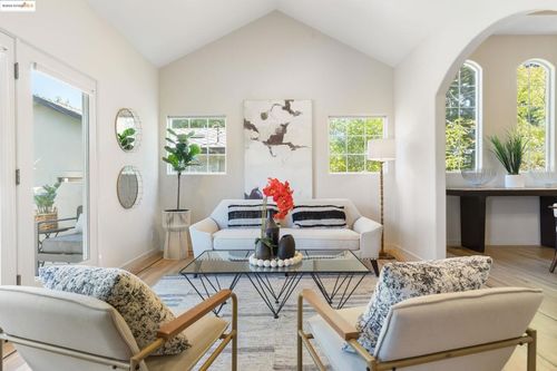 50 Pine Hills Ct, Oakland, CA, 94611-1531 | Card Image