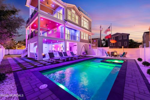 18 Mea Ln, Beach Haven, NJ, 08008-3633 | Card Image