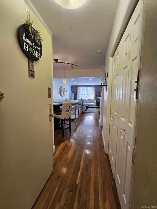 apt-2o-226-26 Union Tpke, Oakland Gardens, NY, 11364-3104 | Card Image