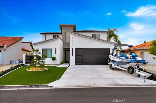 30327 Sea Horse Cir, Canyon Lake, CA, 92587-7428 | Card Image