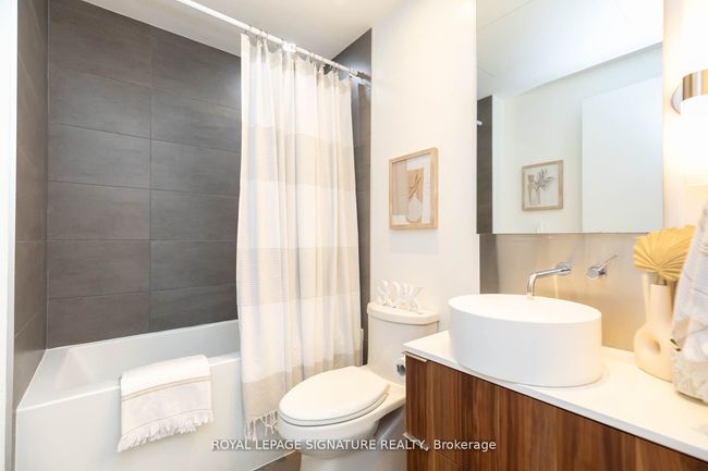 2805 - 185 Roehampton Ave, Condo with 2 bedrooms, 1 bathrooms and null parking in Toronto ON | Image 15