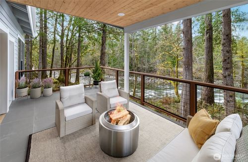 7339 Moon Valley Rd Se, North Bend, WA, 98045-9147 | Card Image