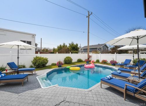 88 Mark Ln, Atlantic Beach, NY, 11509-1617 | Card Image