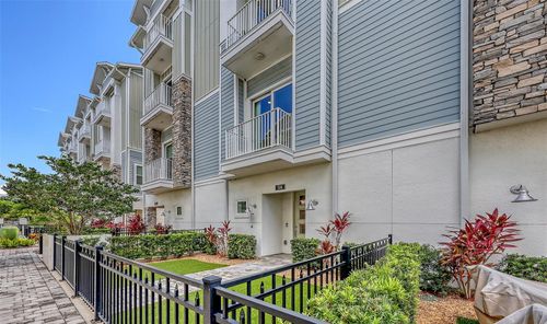 516 Laurel Park Dr, Sarasota, FL, 34236-3202 | Card Image