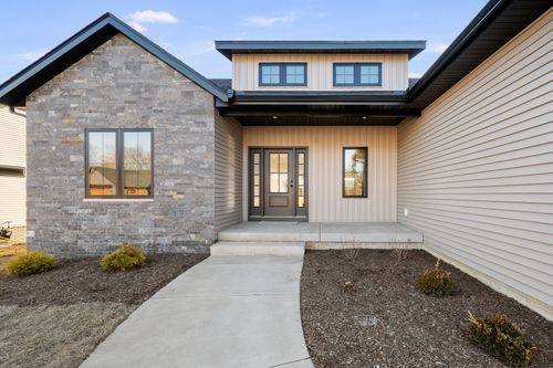 316 Linda Ln, Riverdale, IA, 52722-3273 | Card Image