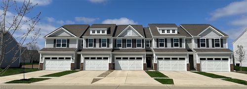 945-2 Memory Lane, Aurora, OH, 44202 | Card Image
