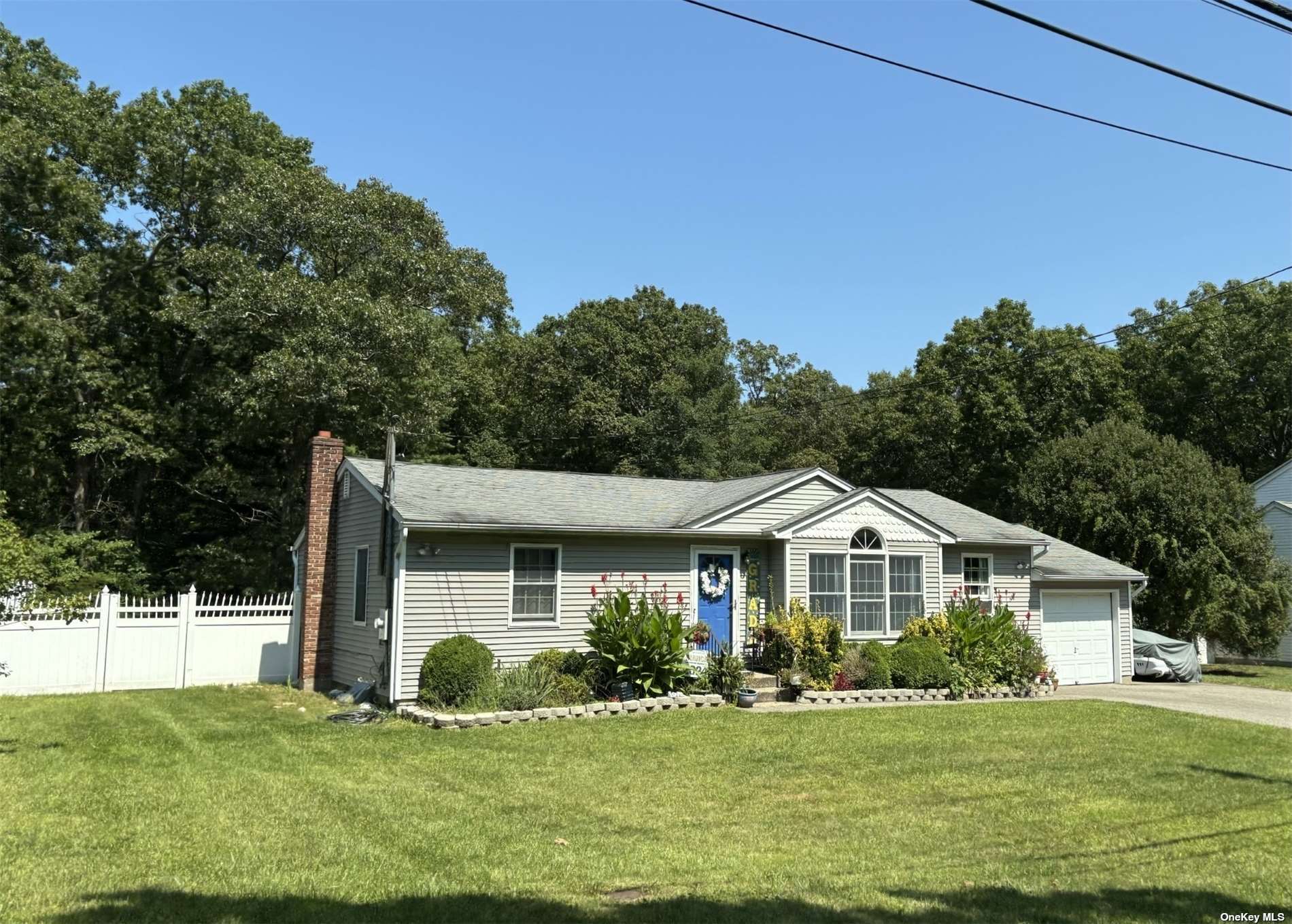 Mill Ln, Medford, NY 11763