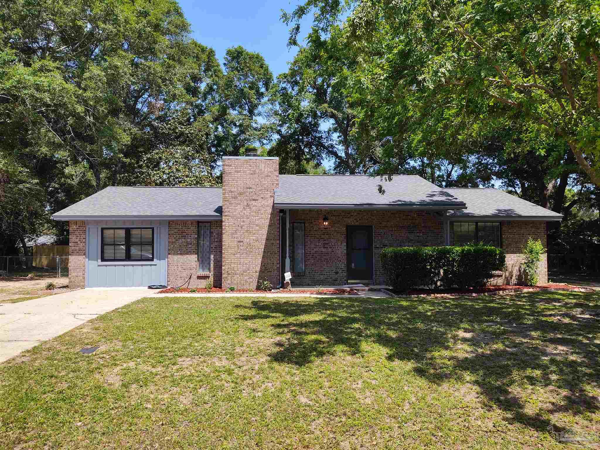 Charleston Ct, Milton, FL 32570