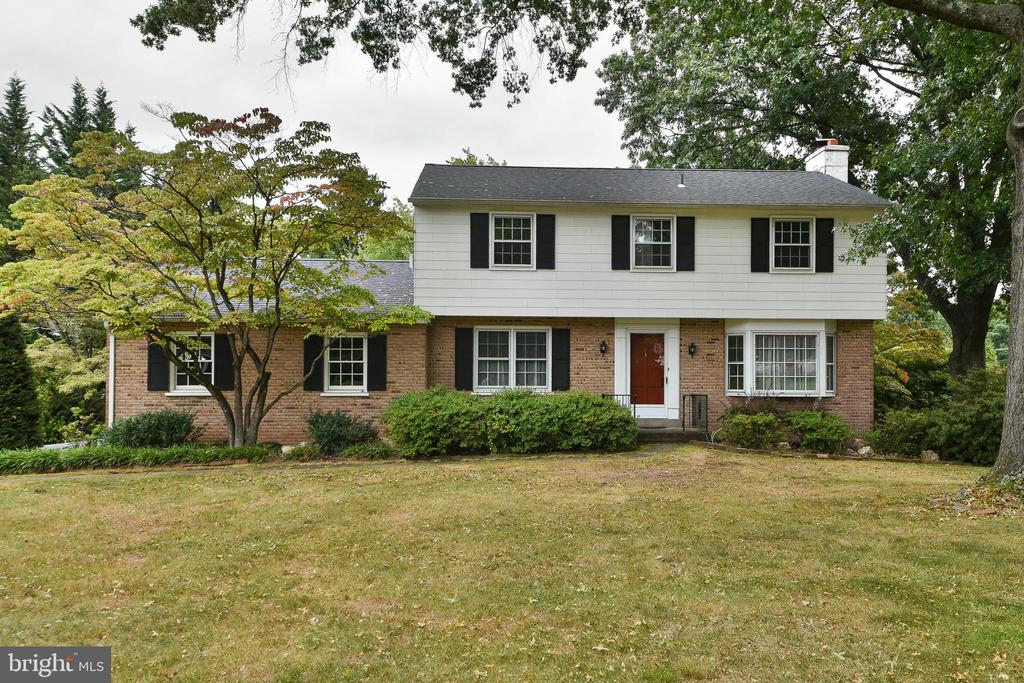 Rosewood Dr, Lansdale, PA 19446